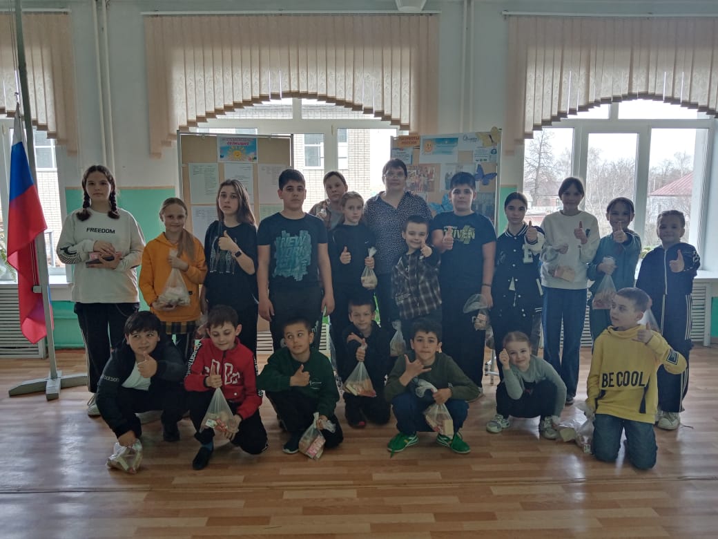 Закрытие профильной смены школьного юнармейского лагеря..