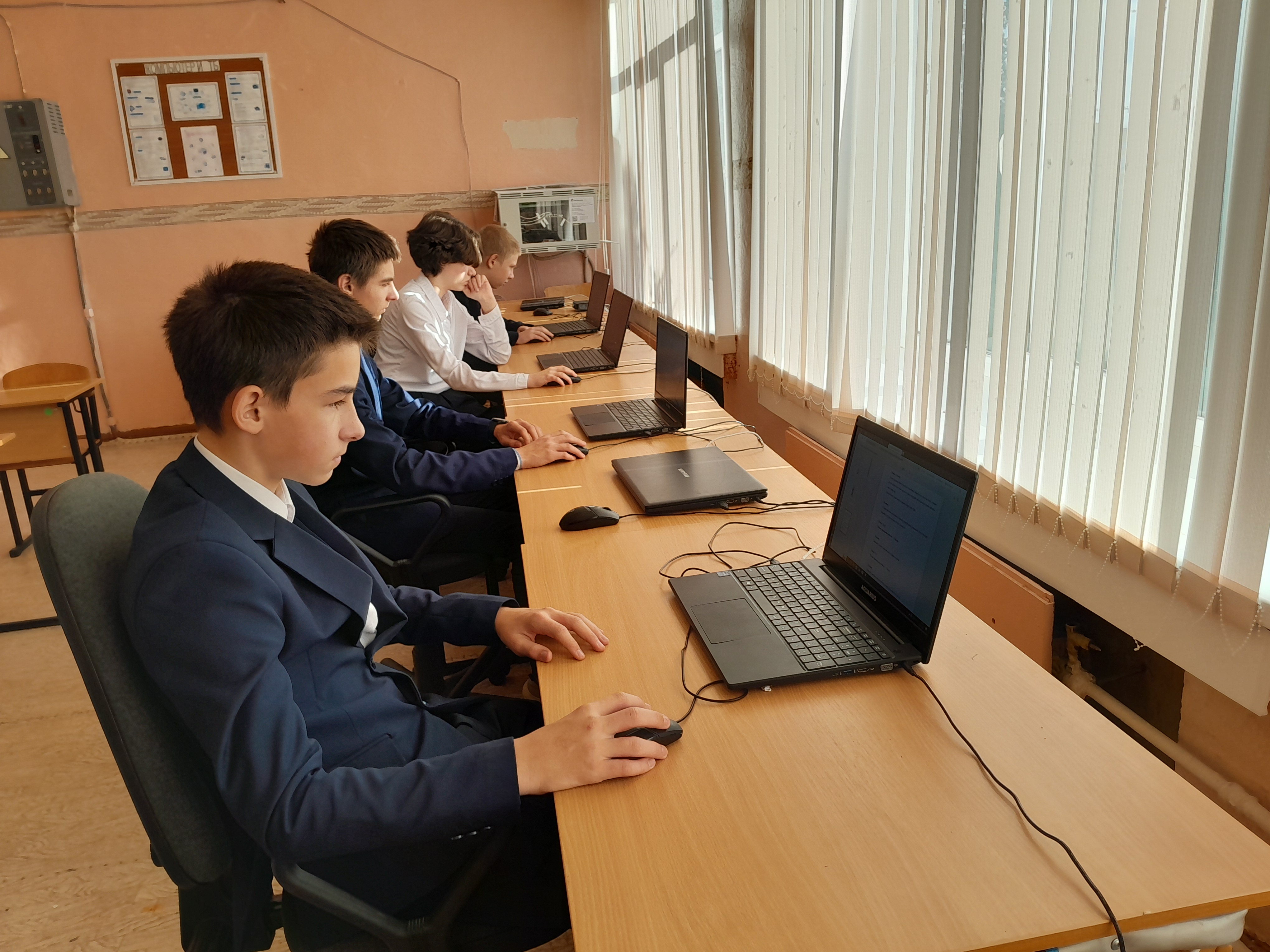 С 18.10. 2024 г.  на платформе «Сириус» проходит школьный этап олимпиады по  химии..